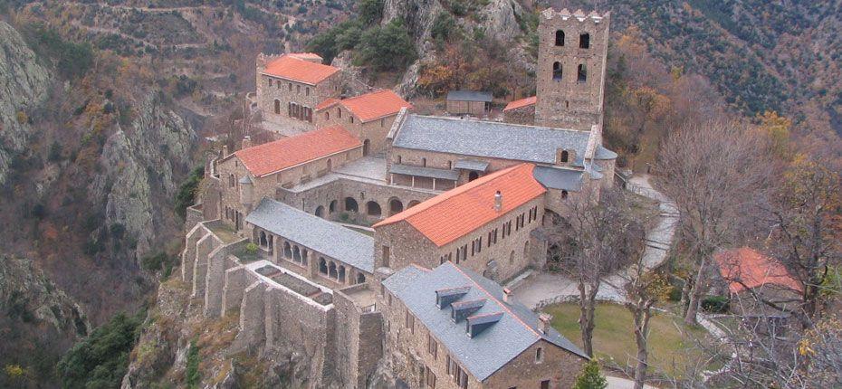 L'abbaye Saint Martin du Canigó dans les Pyrénées Orientales