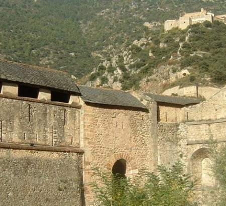Visitez la cité fortifiée de Villefranche de Conflent en Occitanie à coté du camping