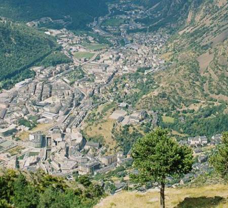 La ville d'Andorre La Vieille non loin du camping Del Bosc